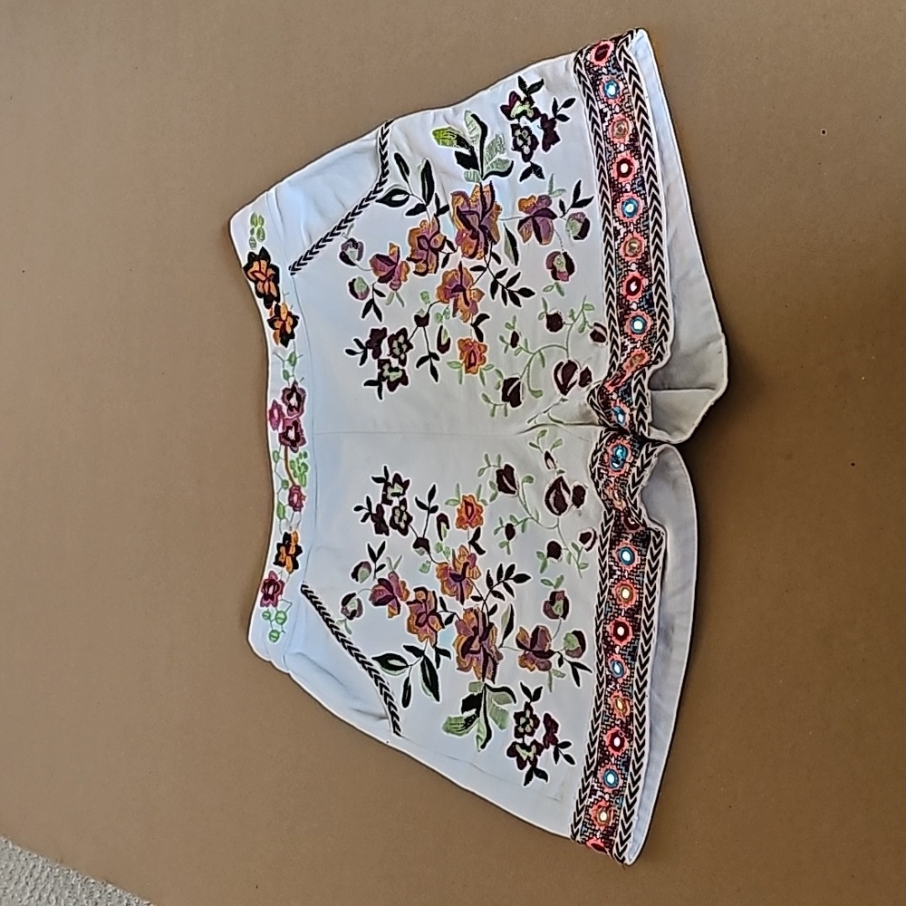 Boston Proper Embroidered shorts size 0